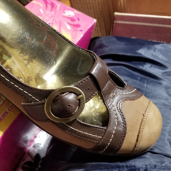 Skechers wedge, size 8, tan with brown accent - Picture 3 of 4